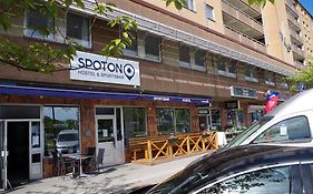 Spoton Hostel & Sportsbar